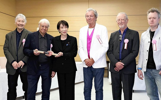 Sanae Takaichi, primera ministra de Japón, recibe a Deep Purple
