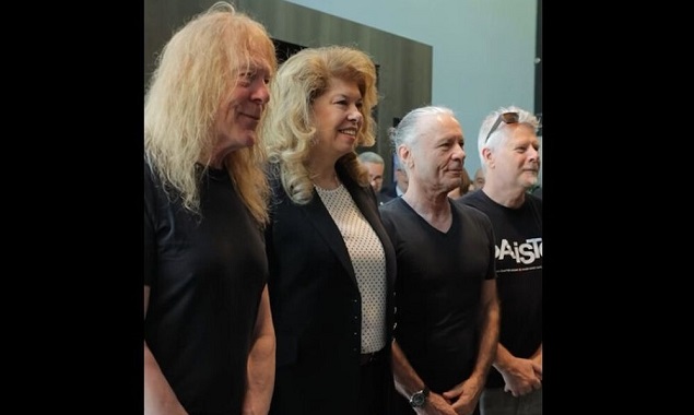 La presidenta de Bulgaria recibe a Iron Maiden