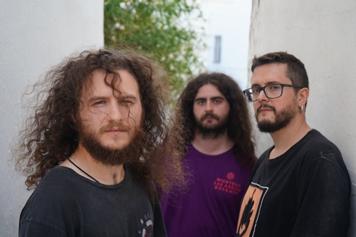 Mientras las Abejas Duermen: dominación sónica desde el oasis del Stoner Rock