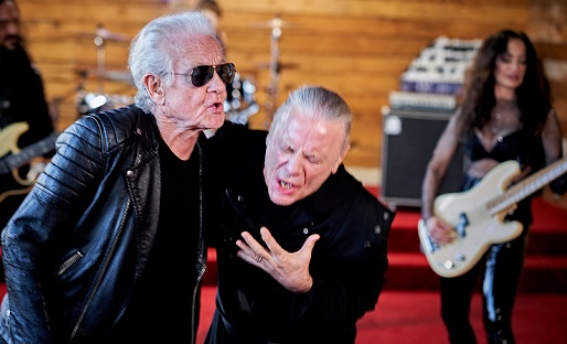 Bruce Dickinson y Graham Bonnet cantan juntos en «The fifth force of nature»